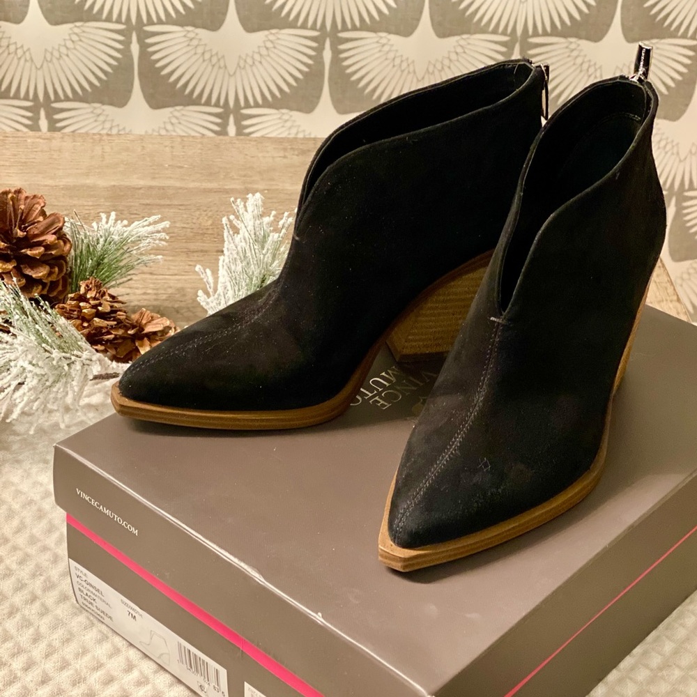 EUC Vince Camuto Black Suede Booties in box